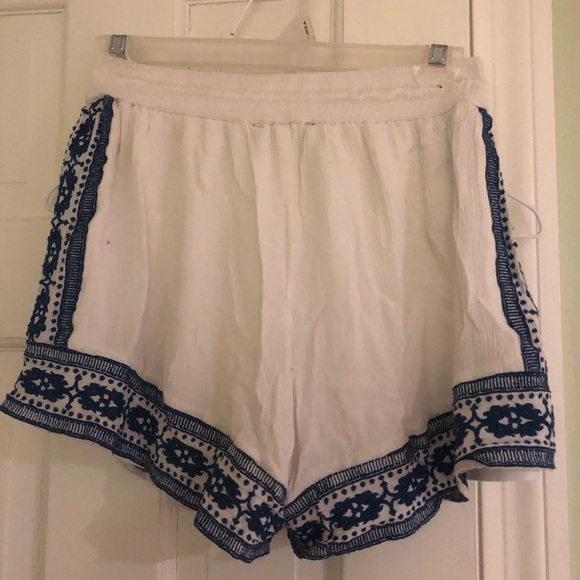 White/blue shorts - Picture 2 of 2